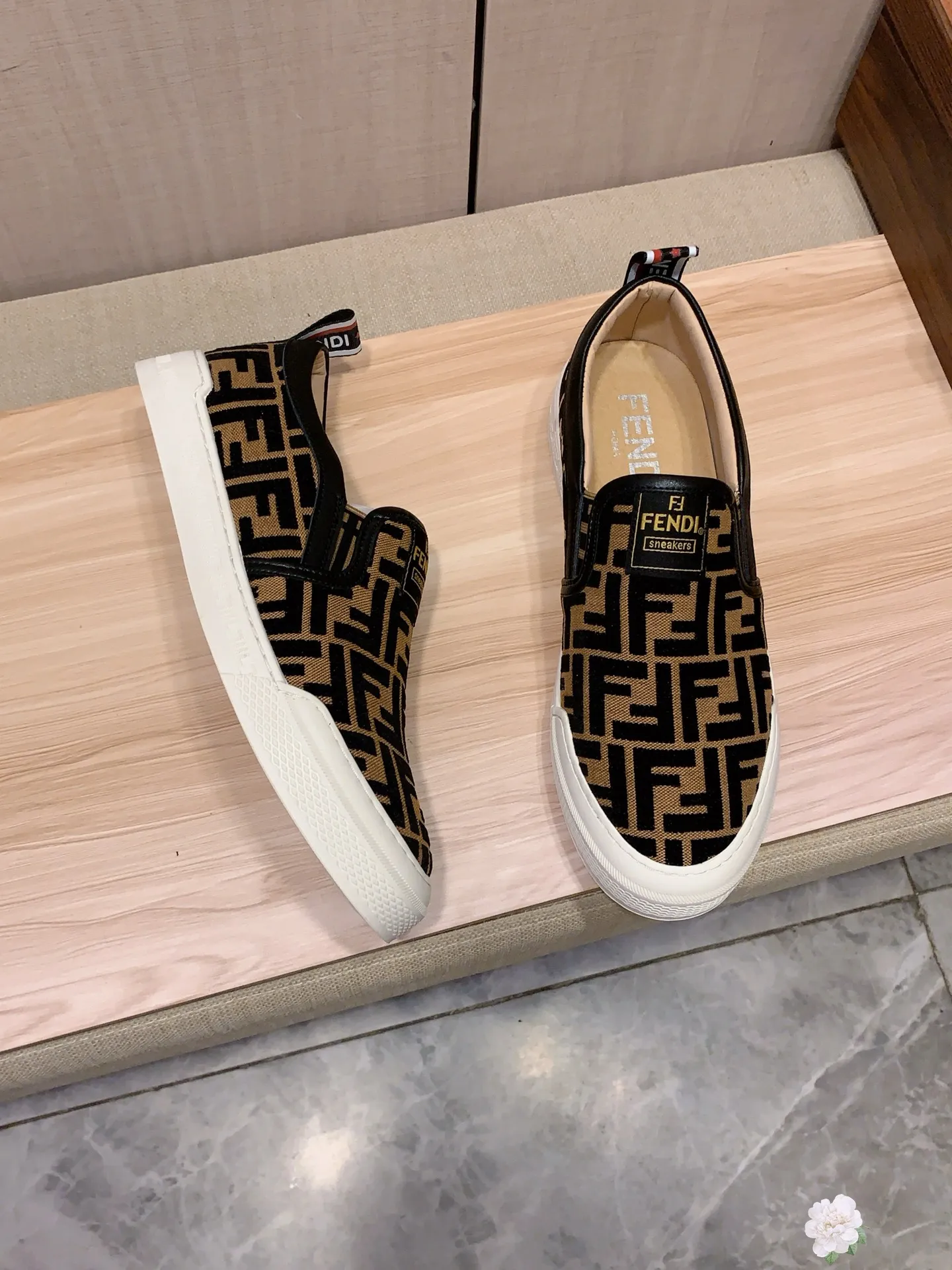 Men's men's shoes💰380💰💰🎩🎩[Lightning][Lightning] "FENDI*" The latest and most popular casual shoes, top brand [Seduce] luxury~purchase, top~quality. [Strong] The upper is made of imported breathable cloth fabric with cowhide material ➕ breathable sheepskin feet (•) and fine workmanship. The original stylish and stylish soft rubber wear-resistant and non-slip outsole is light and comfortable on the feet. The real thing looks better when photographed. No. 2291: code: 38-44, 3️⃣ colors selected